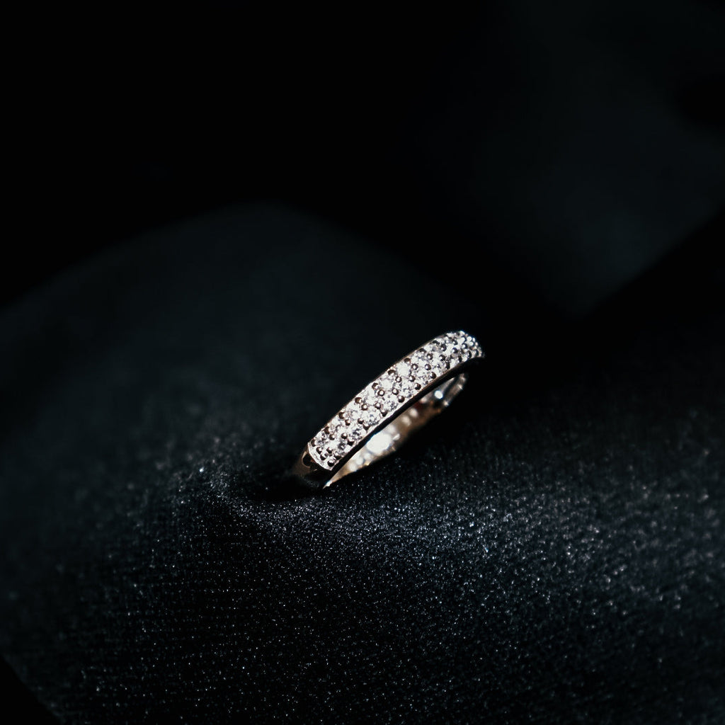 ANEL TI SENTO EM PRATA COM ZIRCÓNIA CÚBICAS