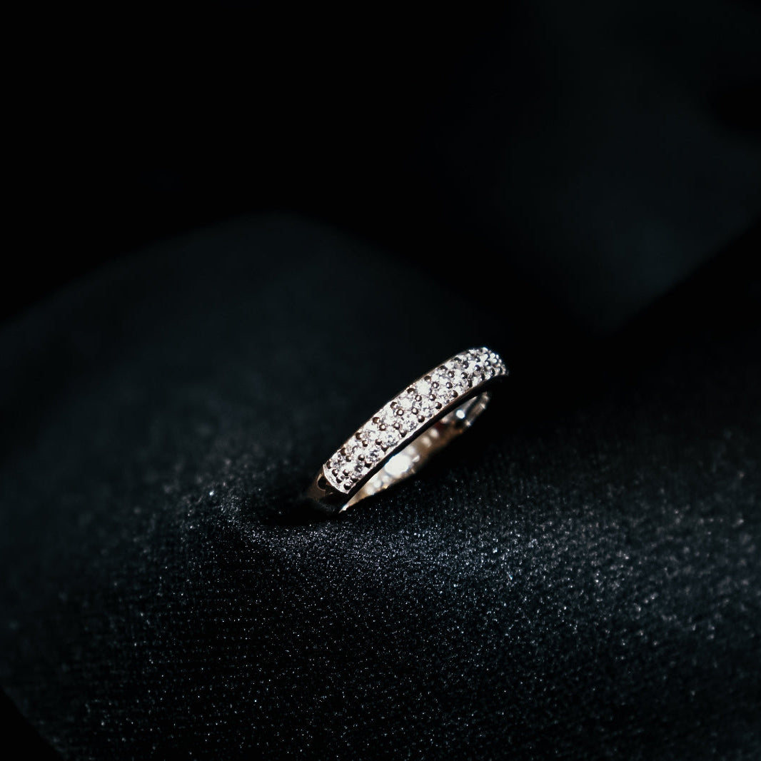 ANEL TI SENTO EM PRATA COM ZIRCÓNIA CÚBICAS