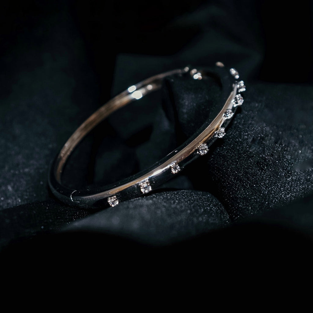 ESCRAVA NUANCES EM PRATA E BANHO DE RÓDIO GUESS