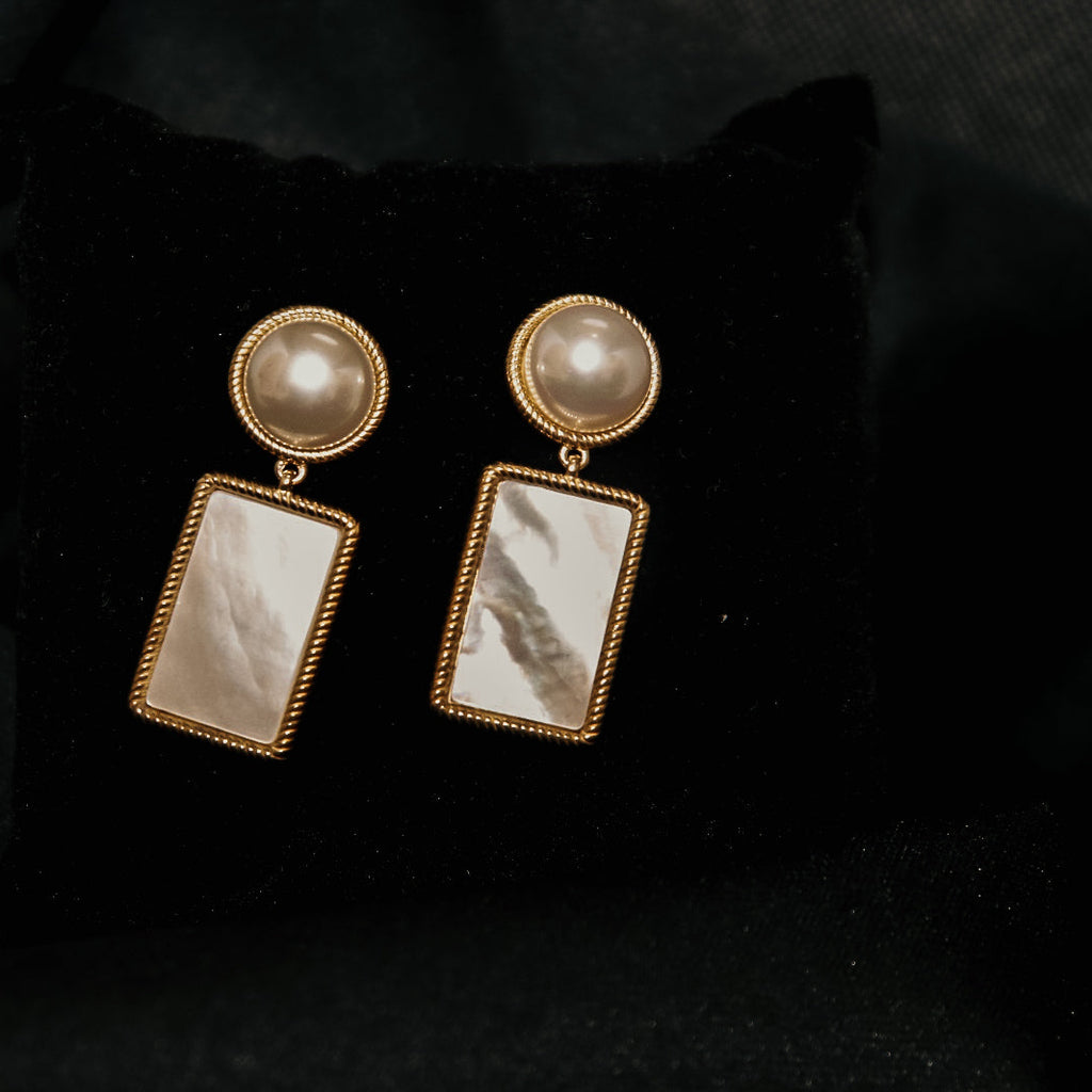 BRINCOS FEMININOS MAJORICA MOM&ME COM MADREPÉROLA PENDENTE