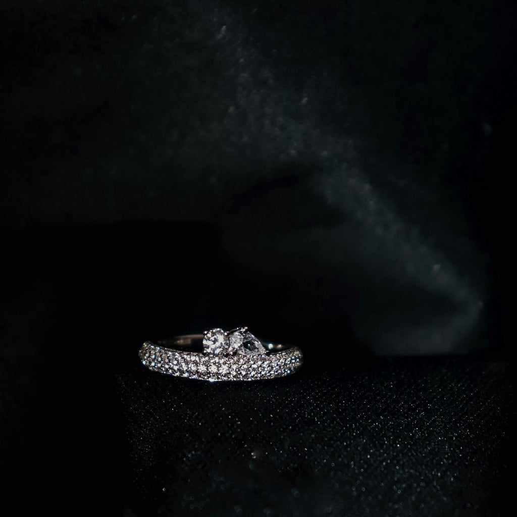 ANEL NUANCES EM PRATA GUESS