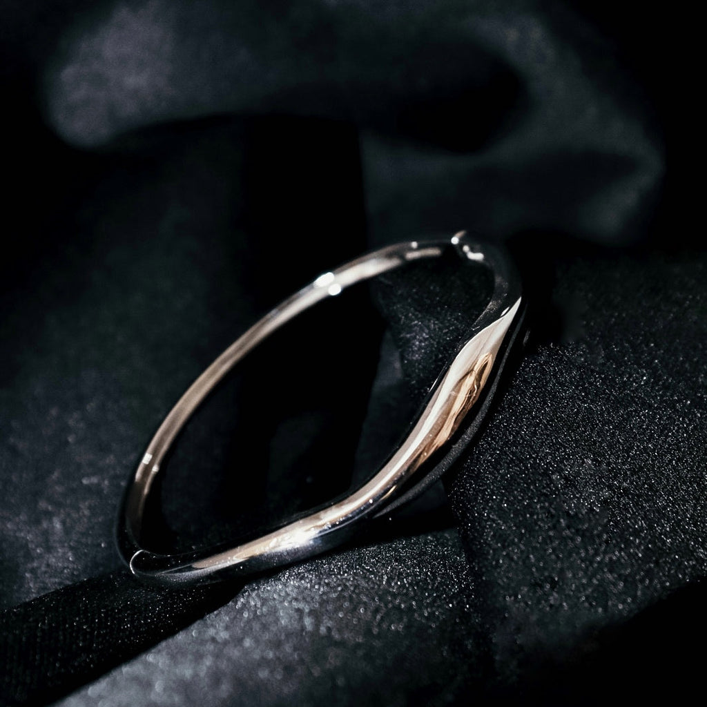 PULSEIRA FLUID EM PRATA GUESS