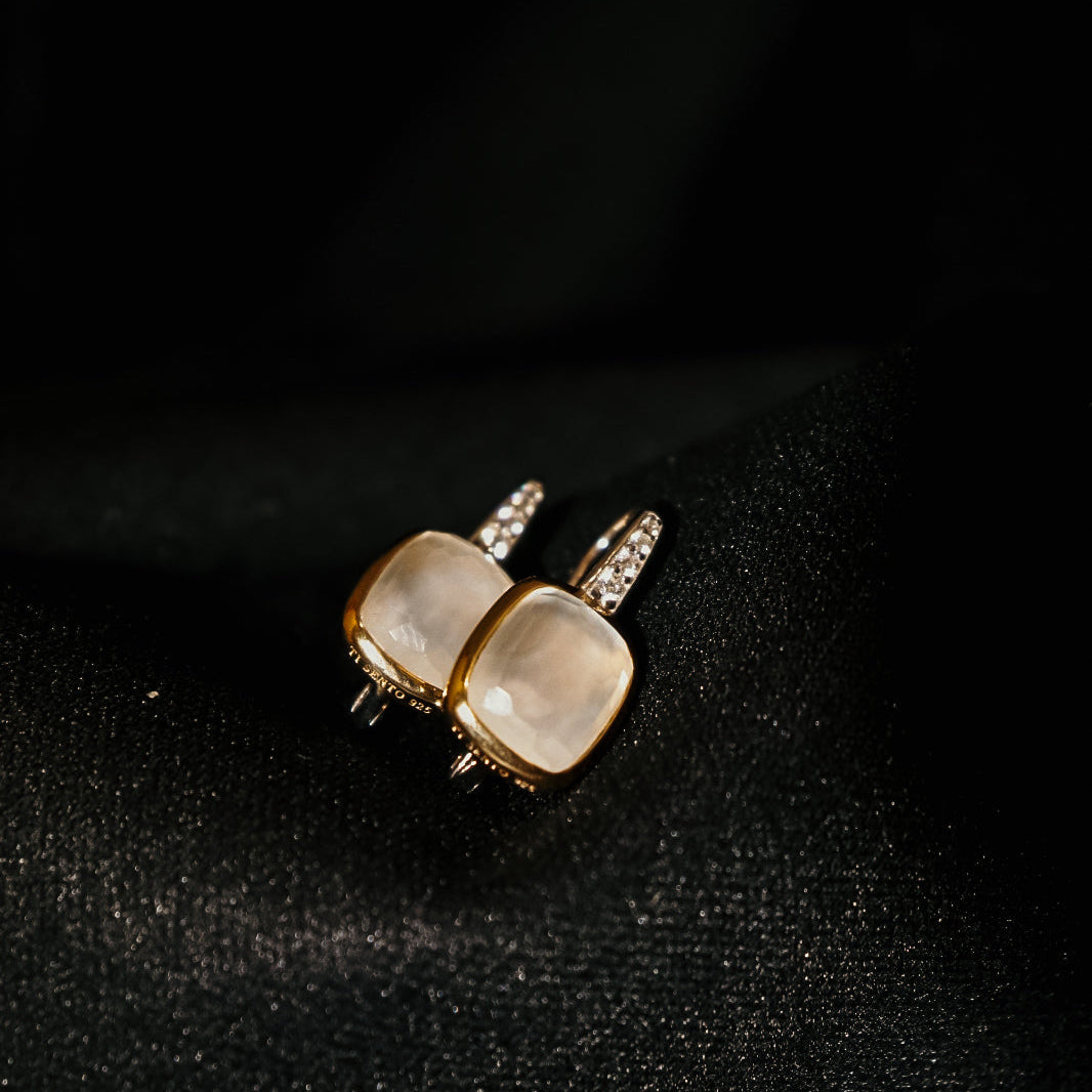 BRINCOS EM PRATA BANHADA A OURO TI SENTO