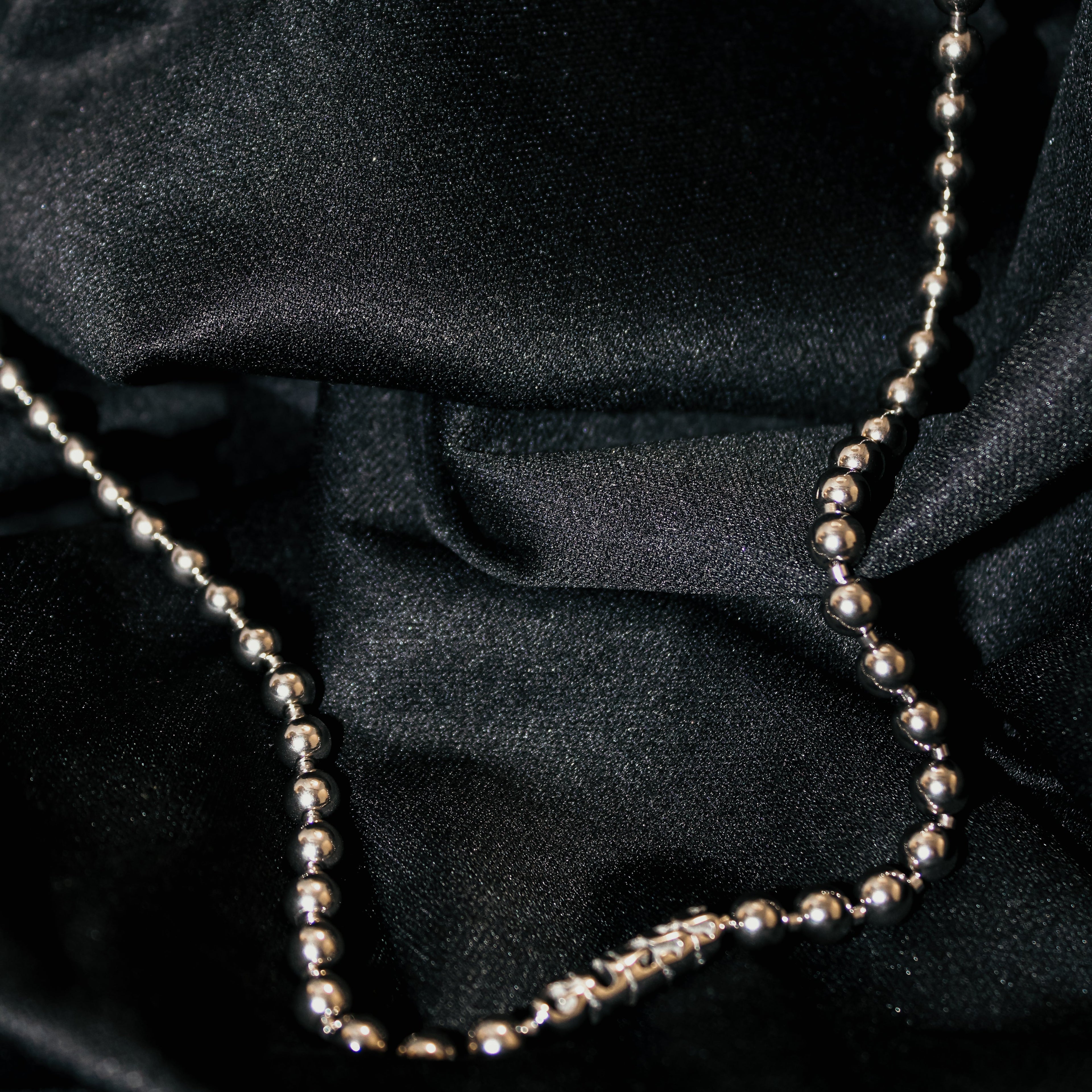 COLAR EDGY STYLE EM AÇO GUESS