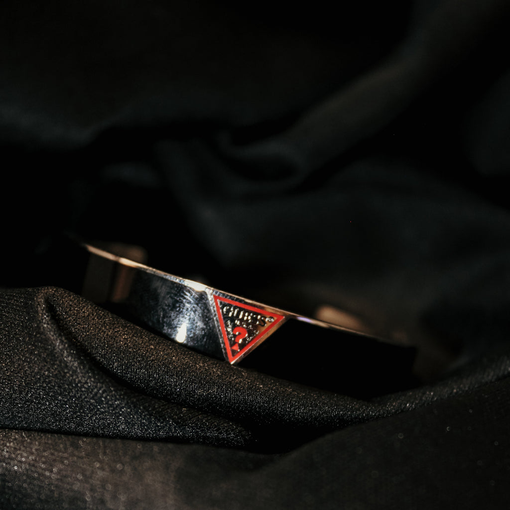 PULSEIRA L.A. GUESSERS GUESS