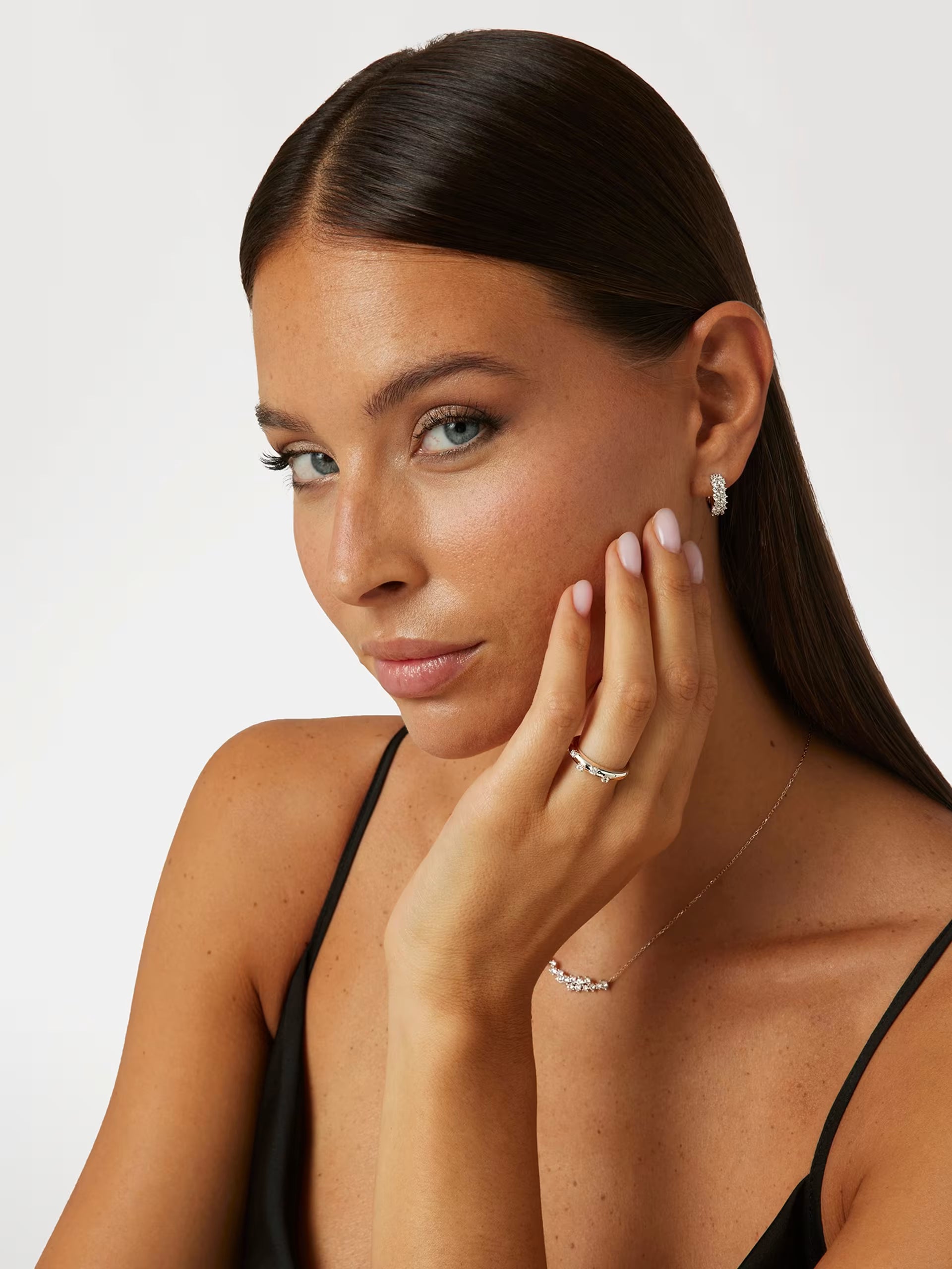 ANEL NUANCES EM PRATA COM ZIRCÓNIAS GUESS