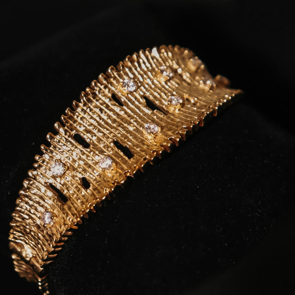 PULSEIRA RÍGIDA EM PRATA DOURADA COM ZIRCÓNIAS MARQUES E GOMES