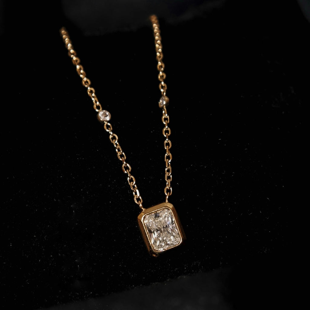 COLAR 4G LIGHT EM AÇO GUESS