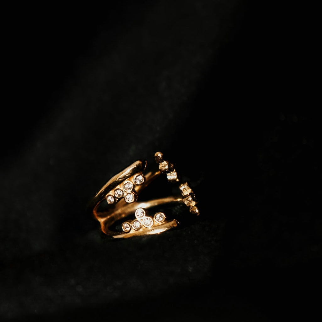ANEL EM PRATA DOURADA COM ZIRCÓNIAS MARQUES E GOMES