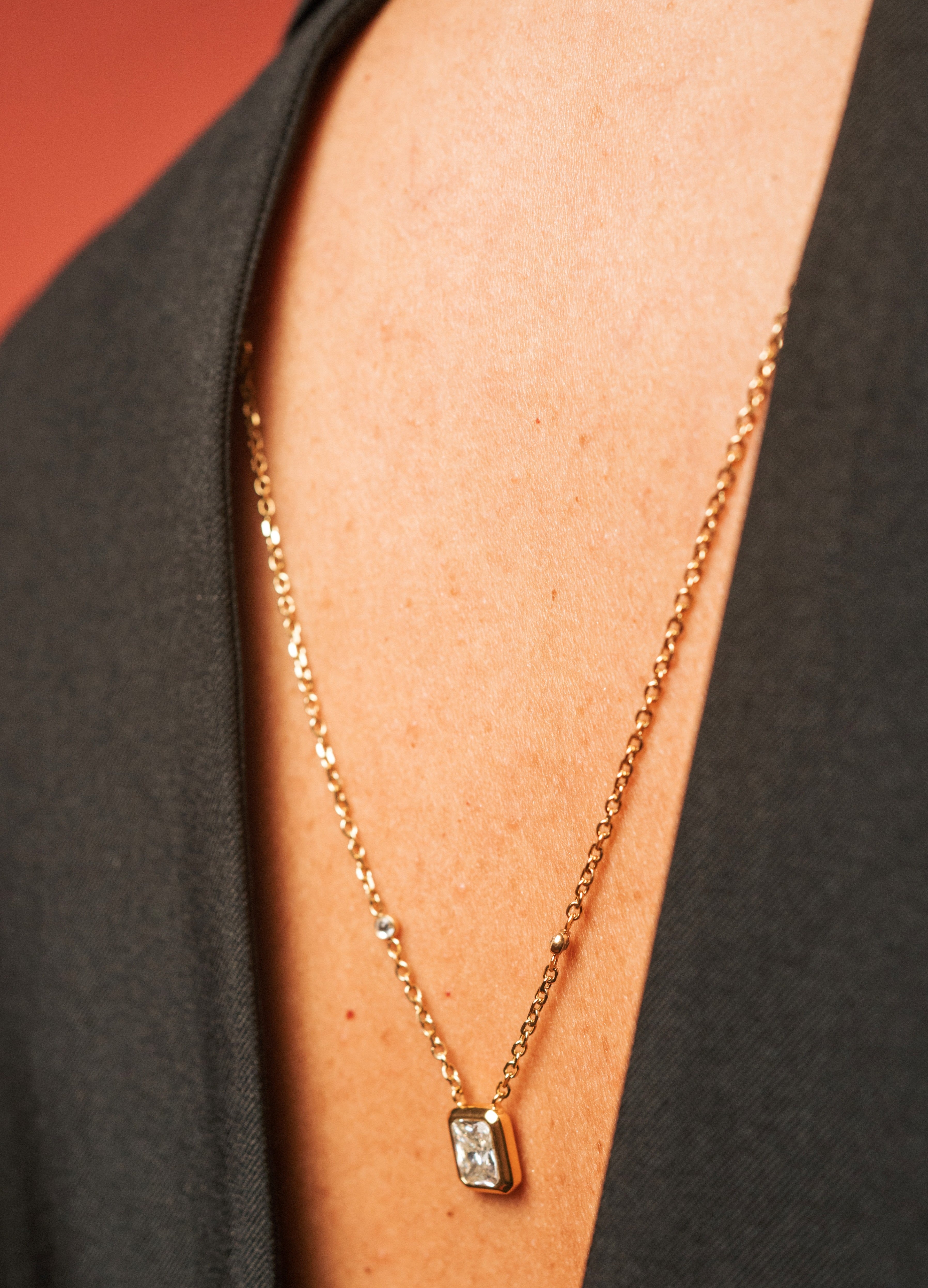 COLAR 4G LIGHT EM AÇO GUESS