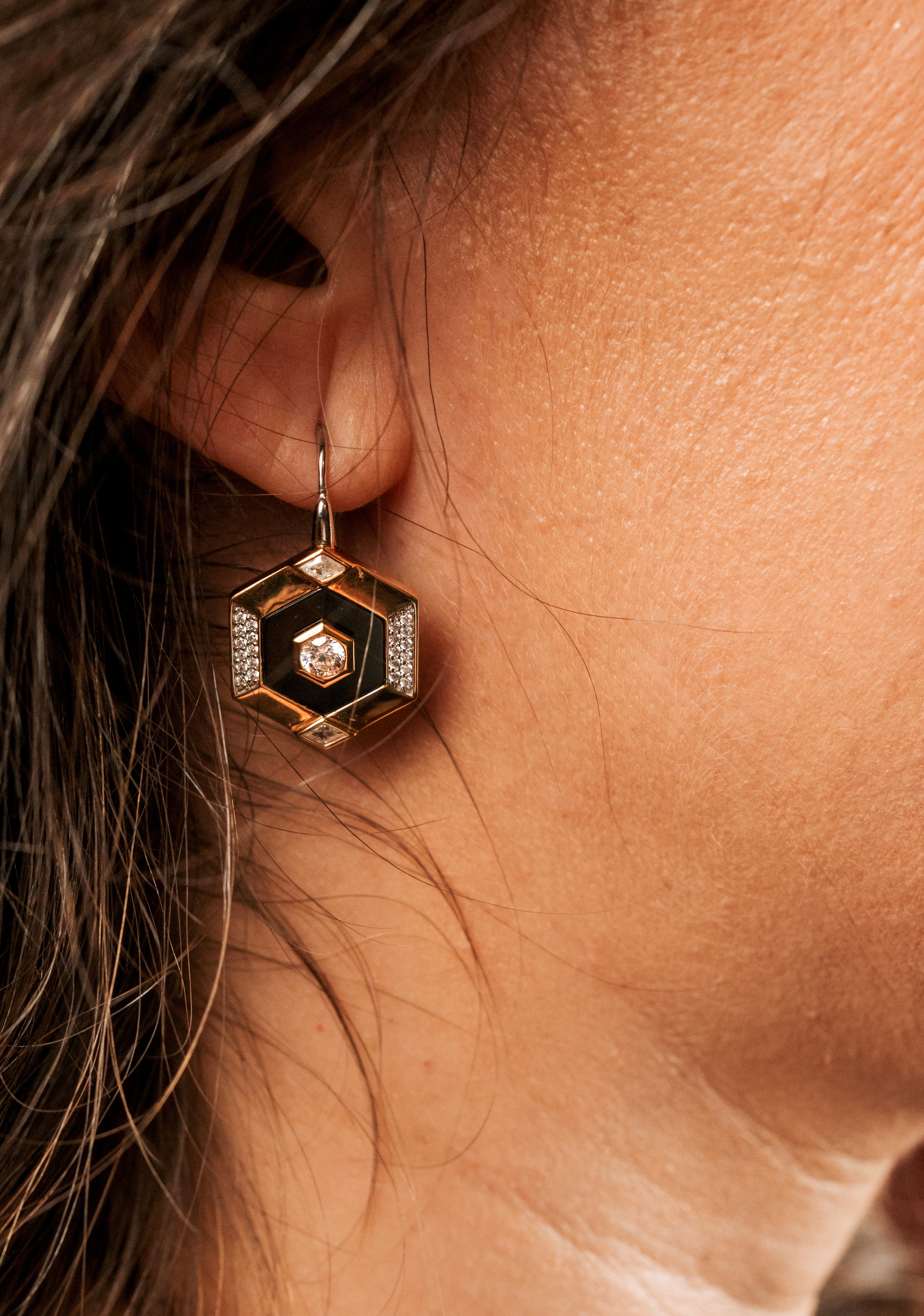 BRINCOS TI SENTO EM PRATA DOURADA COM ZIRCÓNIAS CÚBICAS