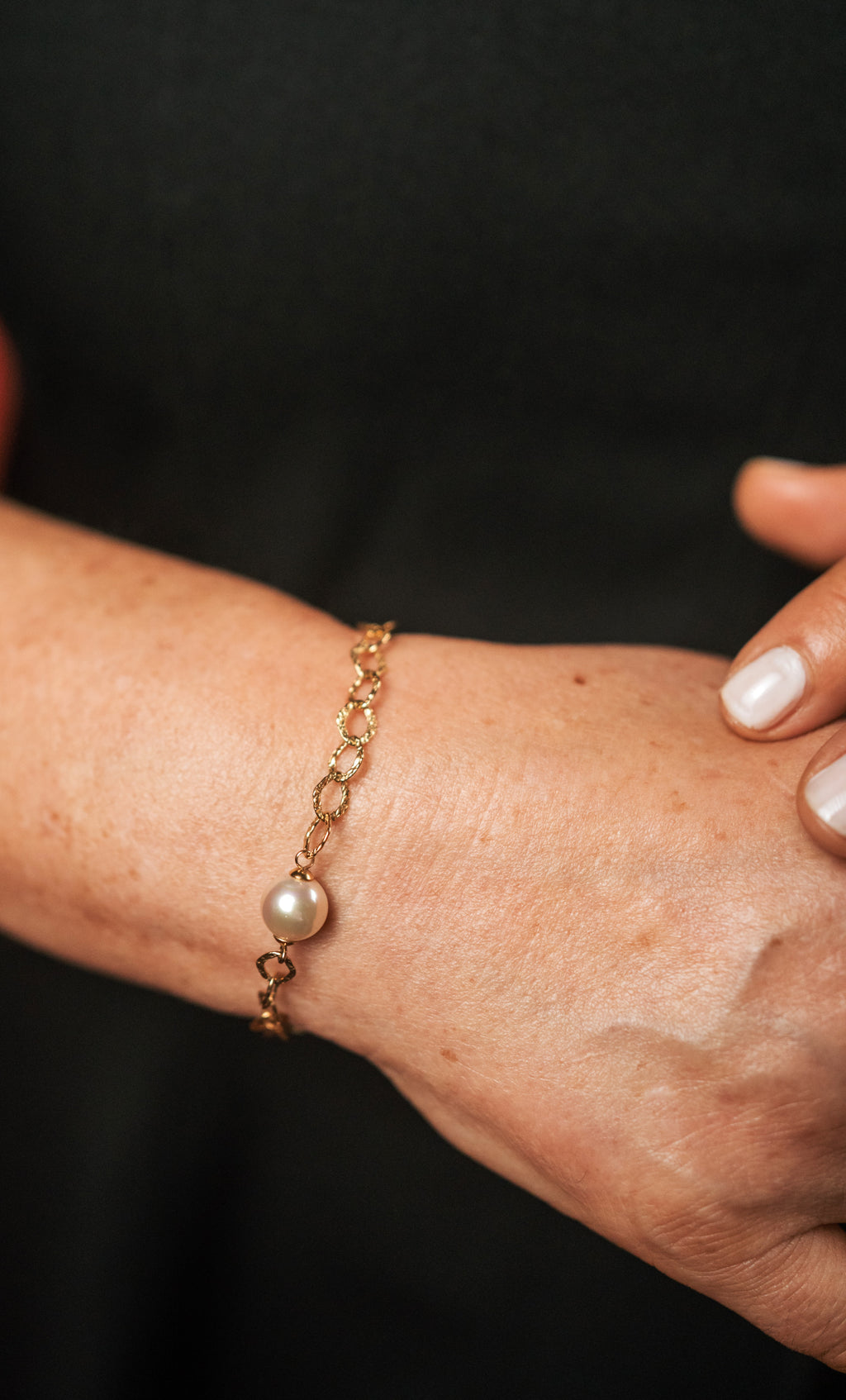 PULSEIRA FEMININA AINA MAJORICA EM PRATA DOURADA 2.56GR