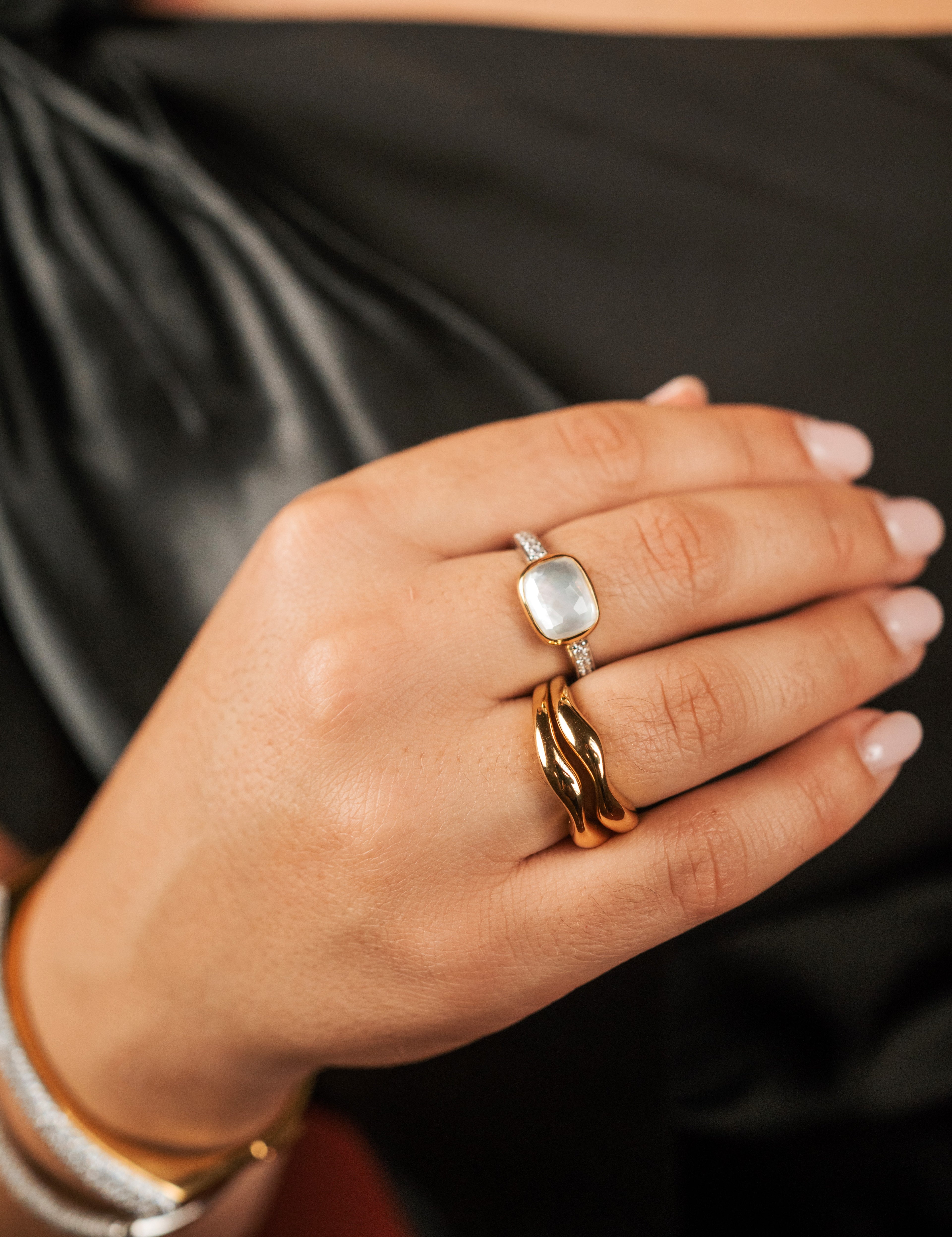 ANEL FLUID EM PRATA DOURADA GUESS