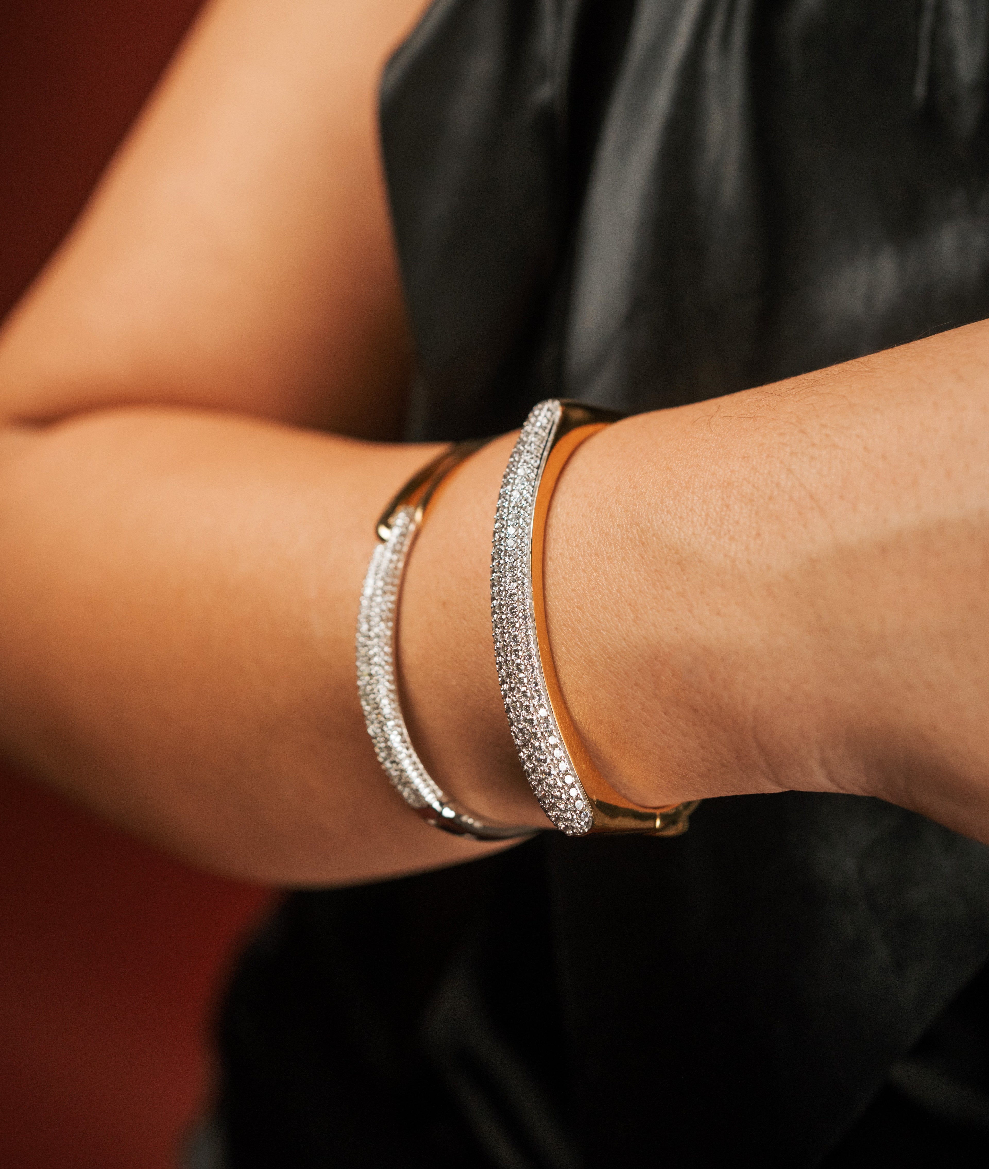 ESCRAVA NUANCE EM PRATA DOURADA GUESS