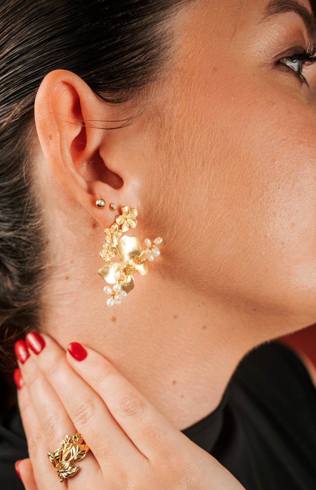 BRINCOS EM PRATA DOURADA COM PÉROLAS RUN´S